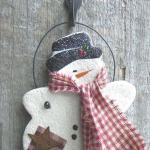 Махровые снеговики своими руками или как сделать новогодние сувениры для друзей Снеговик из подручных средств своими руками