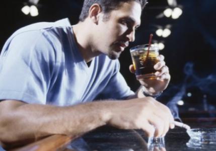 Как жить с алкоголиком в семье: правильное поведение родственников